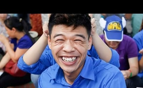 Trung Ruồi: Bị miệt thị ngoại hình, làm diễn viên hài vì quá xấu và cái kết viên mãn bên vợ xinh đẹp - Hình 5