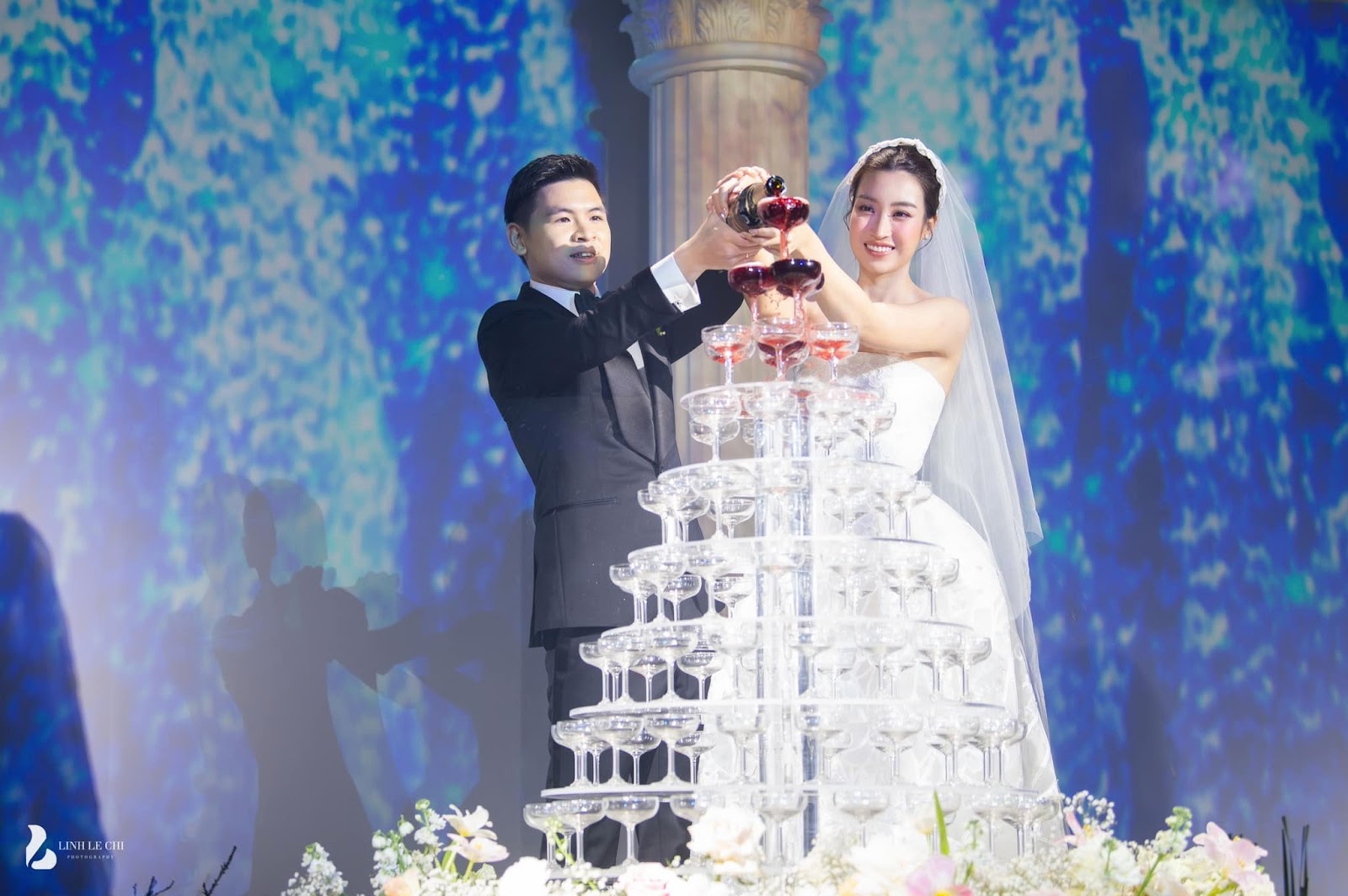Chồng Đỗ Mỹ Linh có động thái ngọt như mía lùi khiến bao nàng ghen tị trong ngày đầu có vợ Hoa hậu - Hình 2