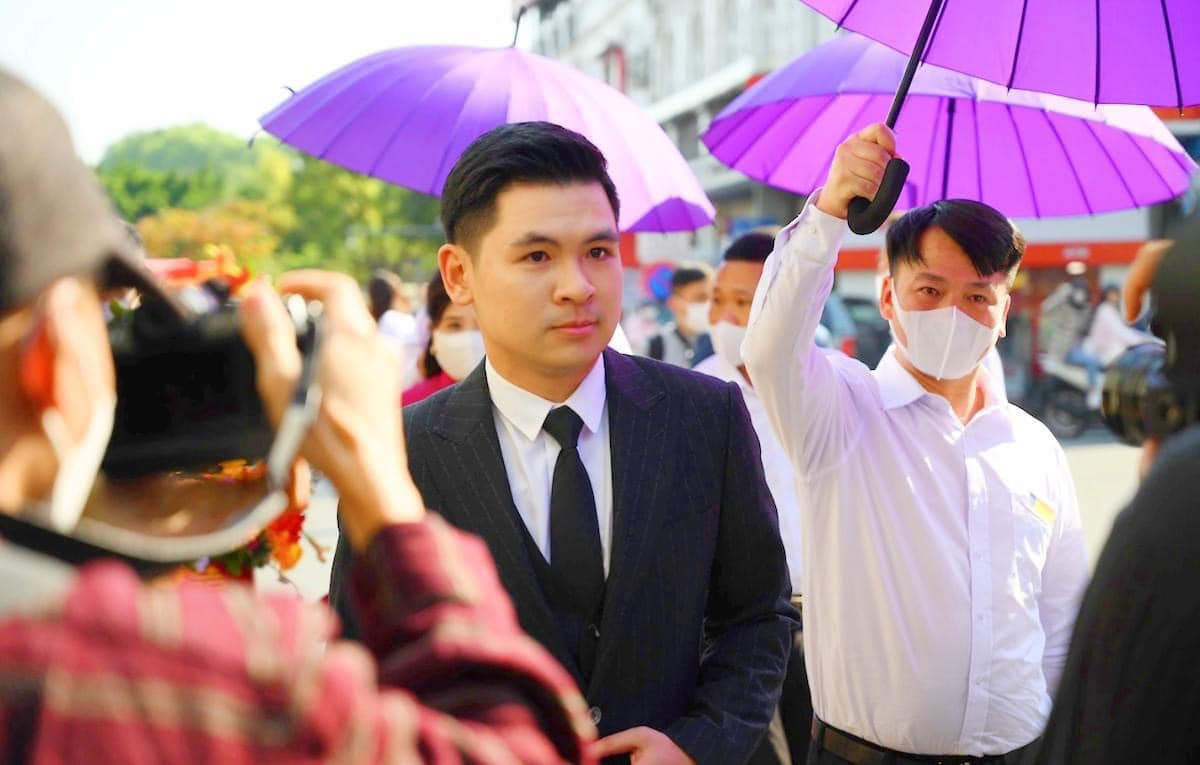 Chồng Đỗ Mỹ Linh có động thái ngọt như mía lùi khiến bao nàng ghen tị trong ngày đầu có vợ Hoa hậu - Hình 3