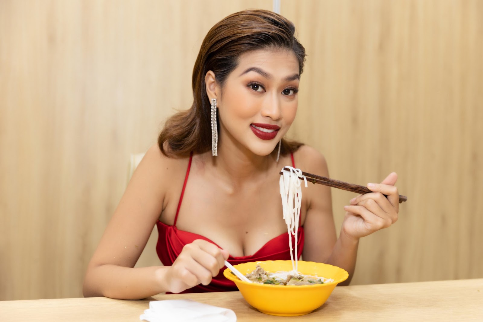 Siêu mẫu Hà Anh xỉa thẳng mặt Mr Nawat vì body-shaming Thiên Ân: Mắc gì phải hạ thấp cô ấy? - Hình 6