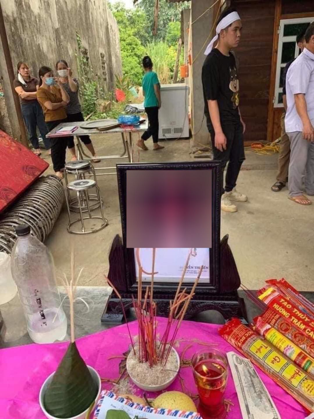 Tang lễ đẫm nước mắt của cô gái bị bạn trai cũ xuống tay ở Bắc Ninh: Bố mẹ có hành động đầy xót xa - Hình 3