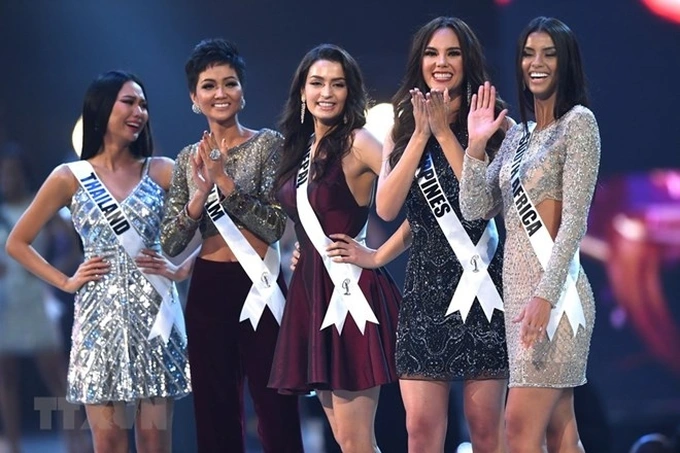 HHen Niê phản ứng khi được CEO Miss Universe xác nhận Á hậu 3, bạn trai có hành động cực ngọt - Hình 7