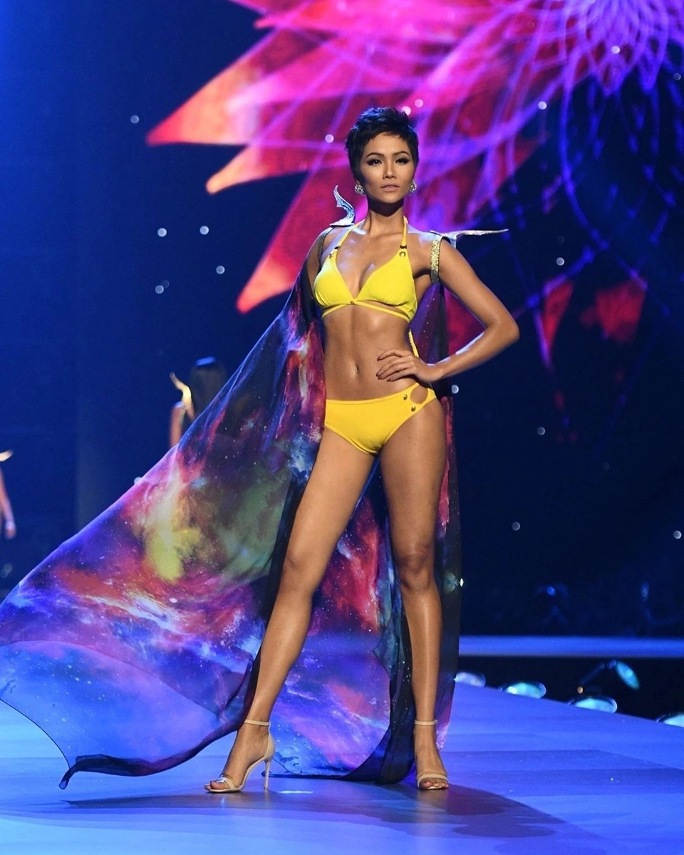 HHen Niê phản ứng khi được CEO Miss Universe xác nhận Á hậu 3, bạn trai có hành động cực ngọt - Hình 3