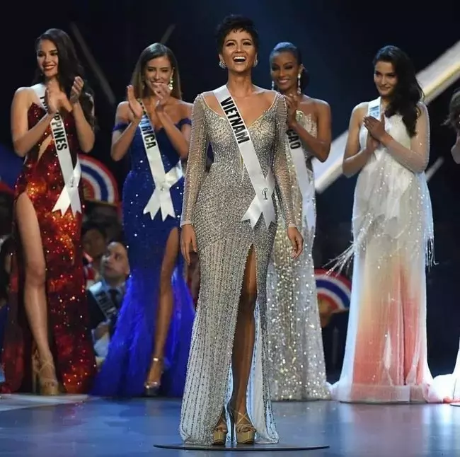 HHen Niê phản ứng khi được CEO Miss Universe xác nhận Á hậu 3, bạn trai có hành động cực ngọt - Hình 8