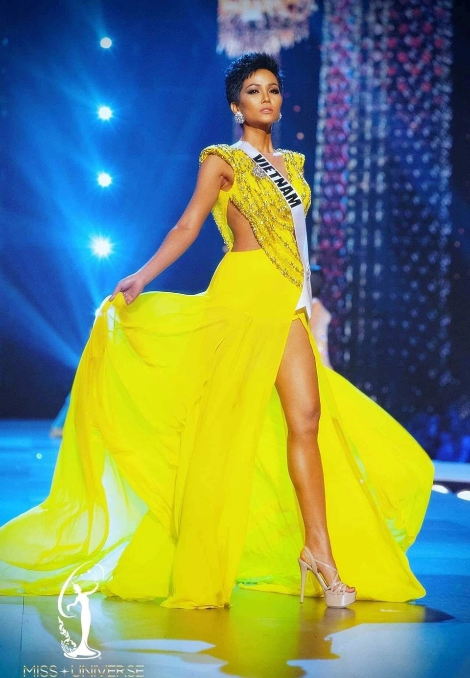 HHen Niê phản ứng khi được CEO Miss Universe xác nhận Á hậu 3, bạn trai có hành động cực ngọt - Hình 2