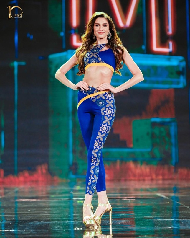 Isabella Menin - Miss Grand International 2022: Profile gây choáng, xứng đáng hậu bối Thùy Tiên - Hình 6