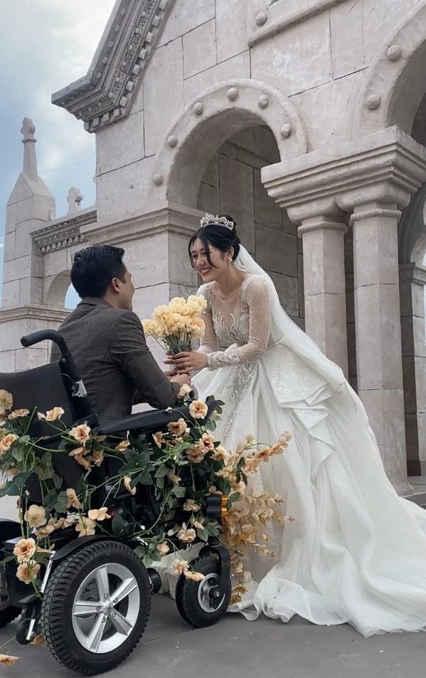 Tô Đình Khánh có động thái lạ khi vợ lộ bụng, nghi mang thai, tiết lộ lý do Thương Trần nuôi tóc dài - Hình 1