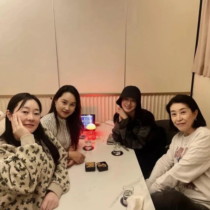 Kim Tae Hee bất ngờ xuất hiện với mặt mộc cực phẩm hậu lùm xùm rạn nứt với Bi Rain - Hình 1