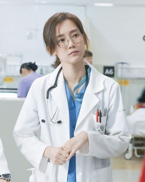 Shin Hyun Been: Tình mới của Song Joong Ki, bị chê kém sắc không xứng đôi nhưng tài năng có thừa - Hình 6