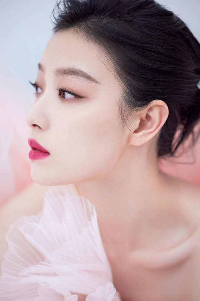 'Tình cũ Phùng Thiệu Phong Nghê Ni bất ngờ bị túm áo, lôi kéo thấy thảm thương - Hình 1