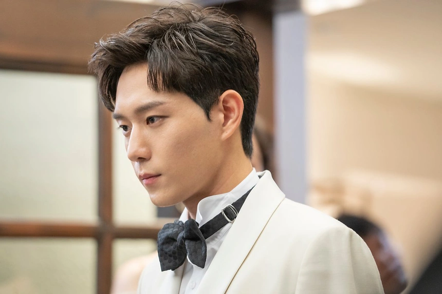 Kim Young Dae: 'Cậu cả Penthouse', vừa nổi tiếng đã bị tố bệnh ngôi sao, thiếu chuyên nghiệp - Hình 1