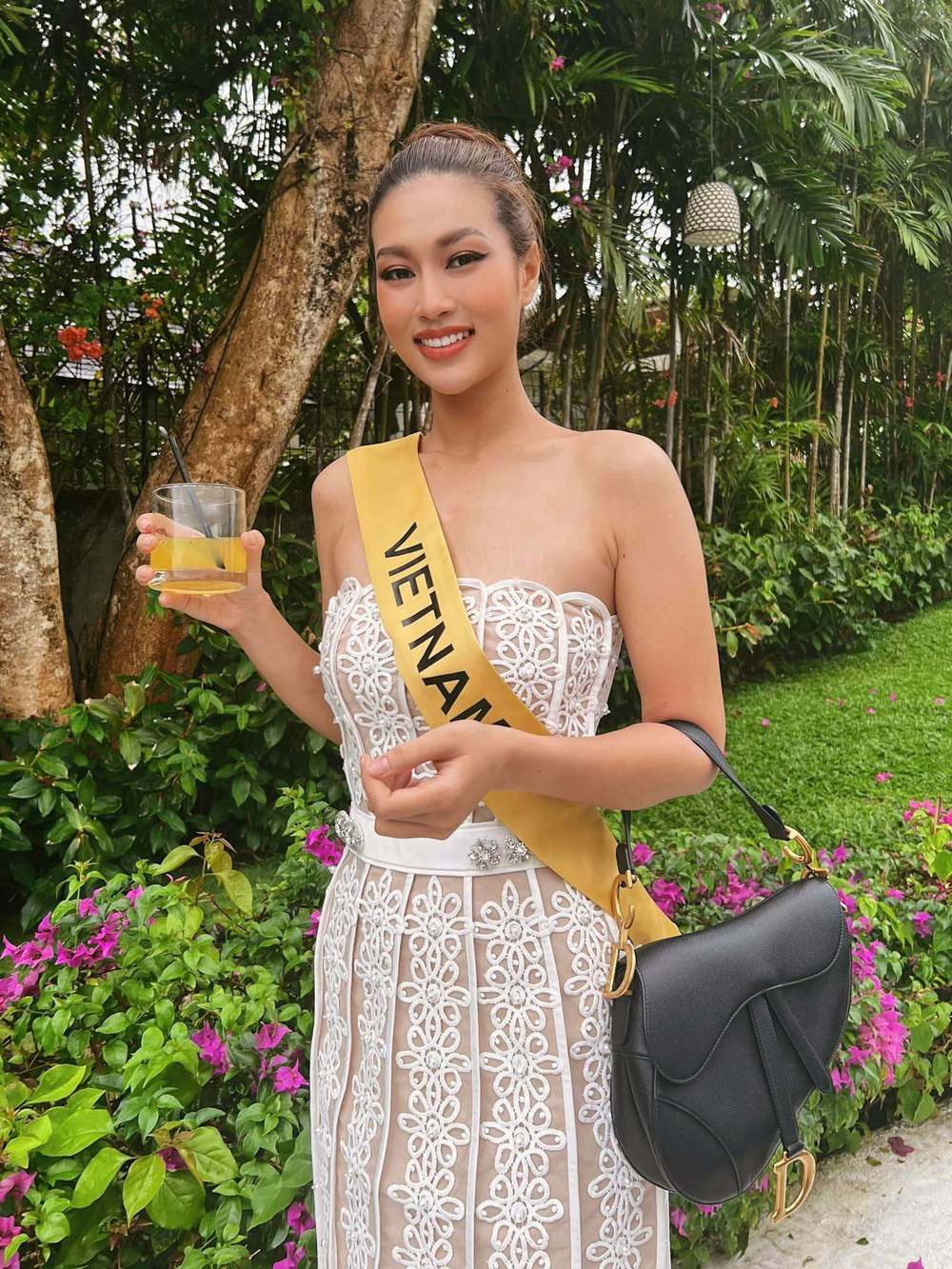 Thiên Ân gây choáng khi dát hàng hiệu 100 triệu đến MGI dù được phong danh Hoa hậu nghèo nhất - Hình 2