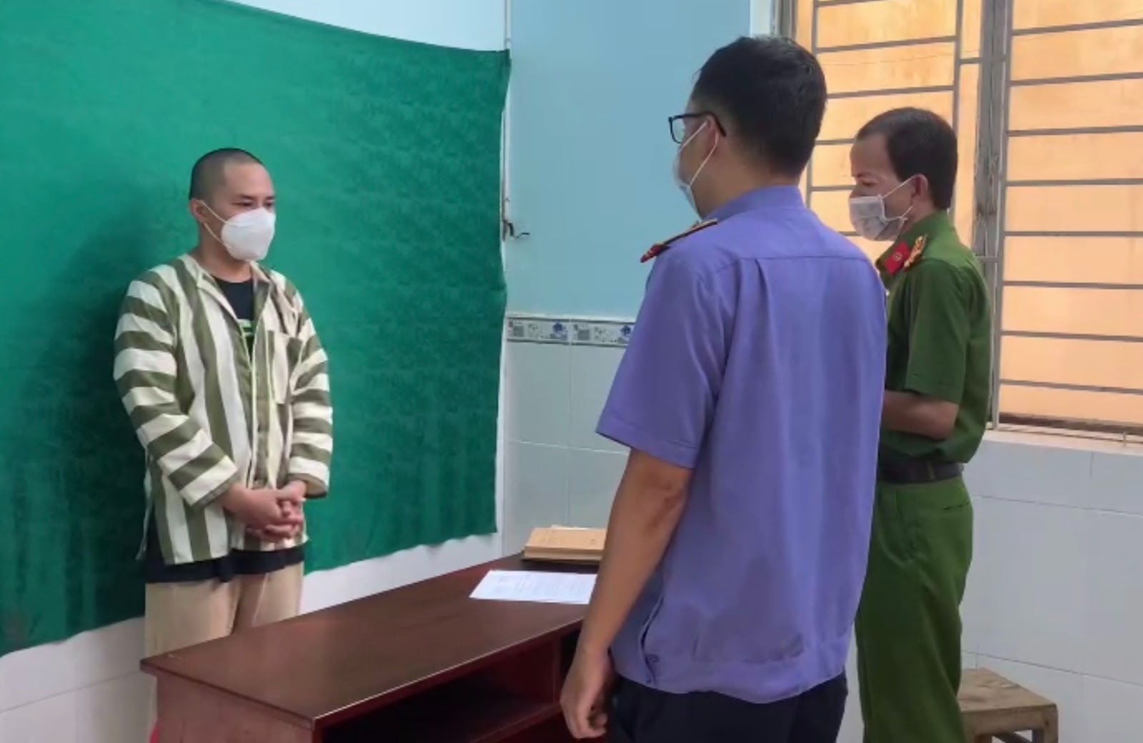 Diễn viên hài Hữu Tín bị đề nghị truy tố 7-15 năm tù vì tàng trữ, sử dụng trái phép chất cấm - Hình 2