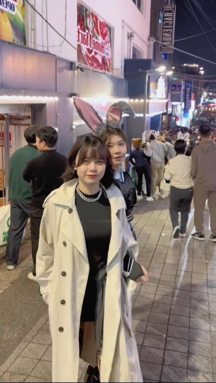 Hot TikToker thoát nạn Itaewon nhờ thèm ăn kem, thương tiếc bạn thân người Việt đã ra đi - Hình 2