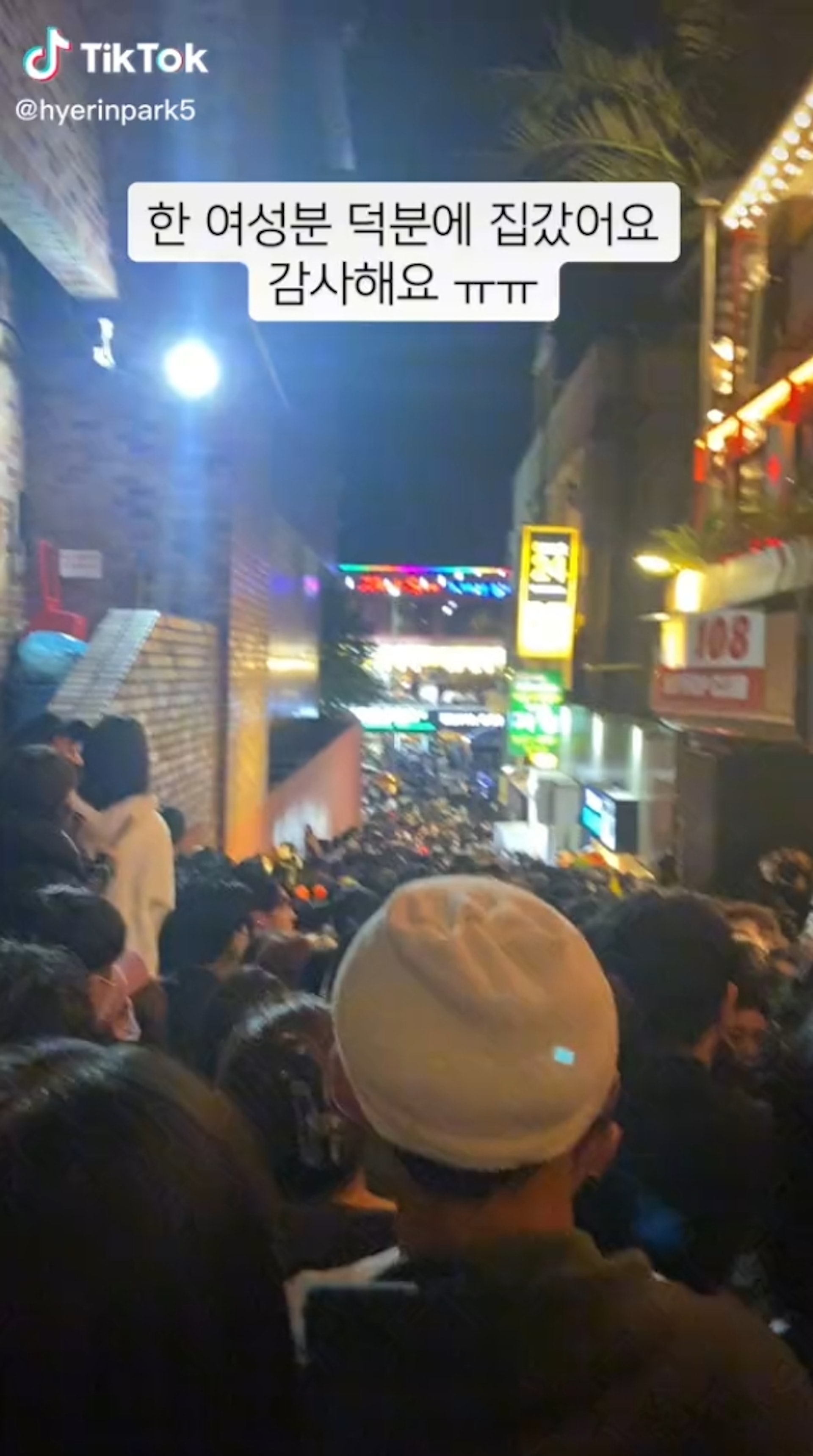 Nữ nghệ sĩ nổi tiếng An Kỳ bật khóc kể lại thảm cảnh Itaewon: Người lăn lóc, như địa ngục trần gian - Hình 1