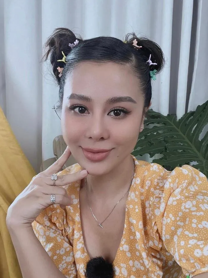 Nam Thư 'húych' người trong thang máy vì chướng mắt, dư luận đồng loạt chê: Chắc có văn hóa? - Hình 3