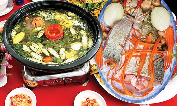 Cách nấu lẩu cá vược ngon như ngoài hàng - Hình 1