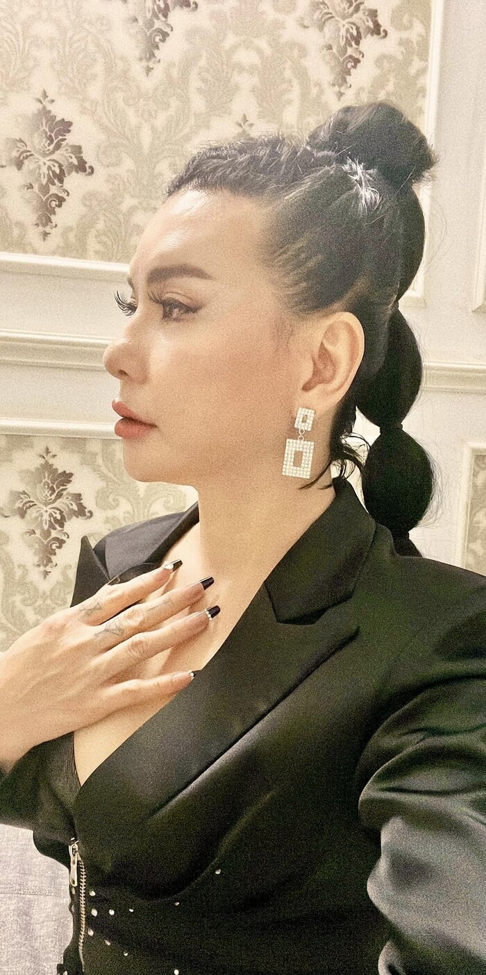 Cát Phượng để lộ nhẫn đính hôn, một chi tiết kỷ niệm tình yêu với Kiều Minh Tuấn cũng bị soi ra - Hình 7
