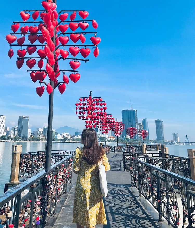 Cầu Tình Yêu Đà Nẵng, điểm check in cực chất - Hình 3