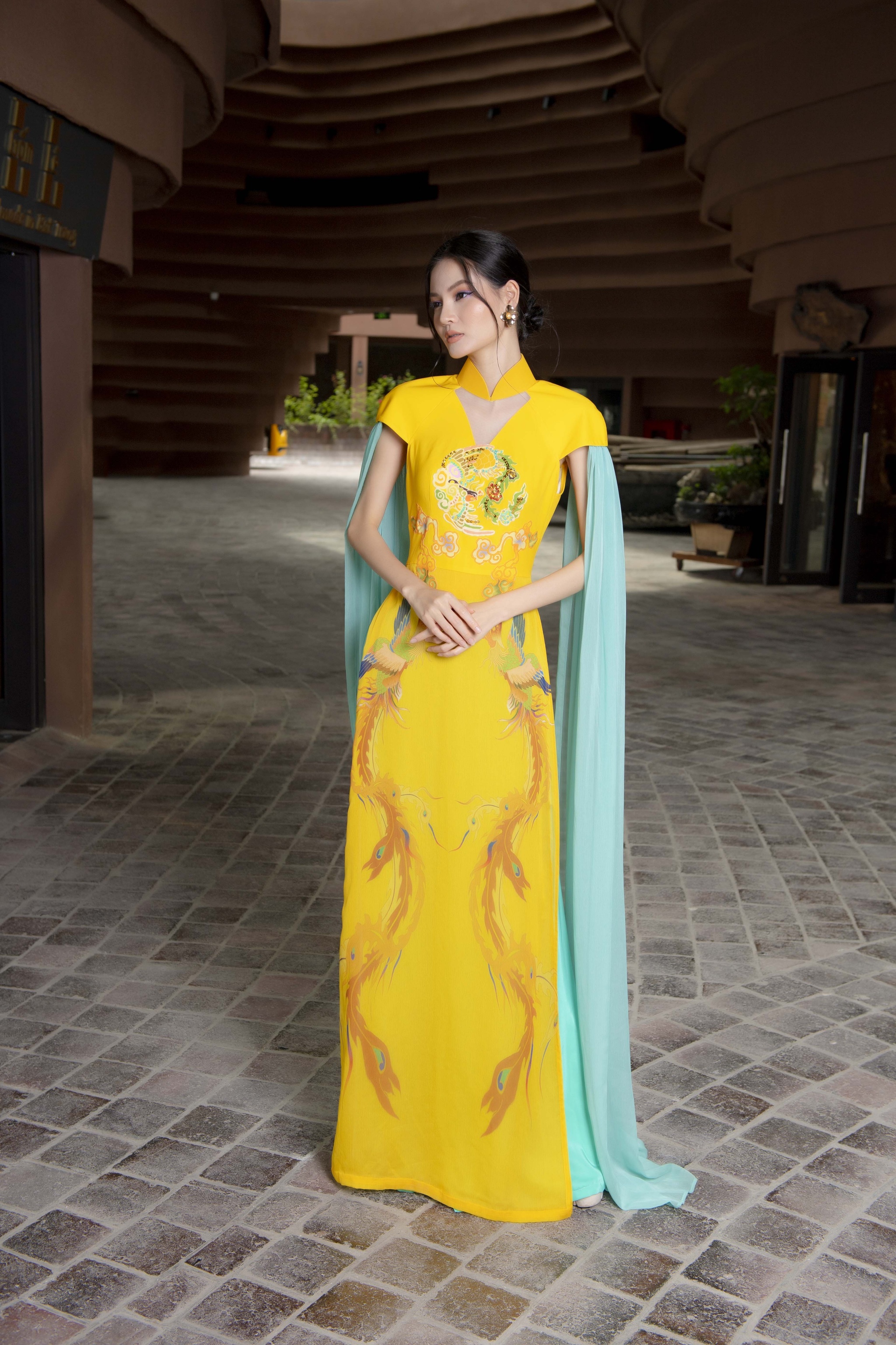 Hé lộ các mẫu áo dài của 3 NTK lần đầu diễn tại tuần lễ thời trang - Hình 5