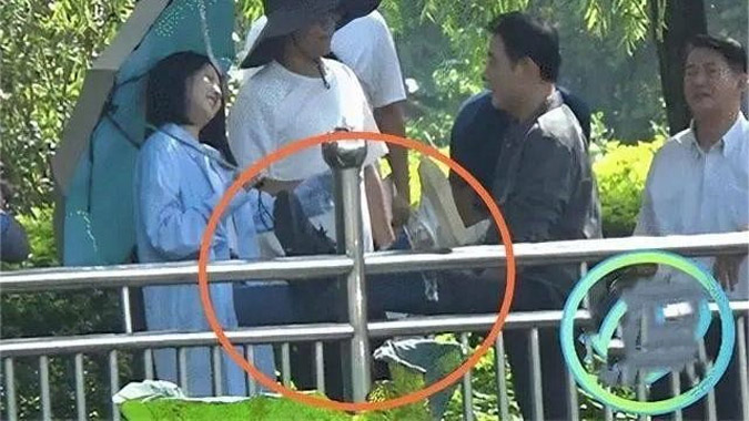 La Tấn: Thường xuyên bị đồn thân mật quá mức cùng bạn diễn, hôn nhân với Đường Yên rạn nứt - Hình 14