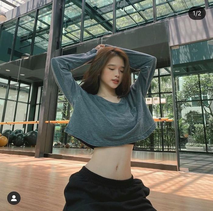 Linh Ka tự tin với body vàng ở tuổ.i 20, ai ngắm cũng mê - Hình 11