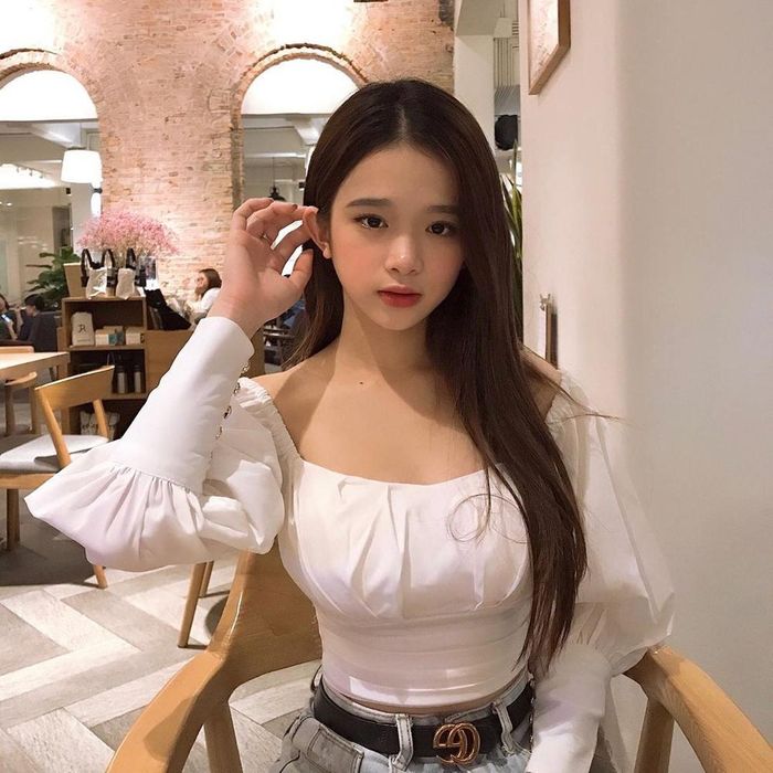 Linh Ka tự tin với body vàng ở tuổ.i 20, ai ngắm cũng mê - Hình 10