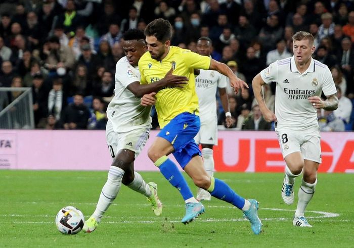 Toni Kroos vẽ siêu phẩm, Real Madrid thắng hú vía đội xếp áp chót - Hình 8