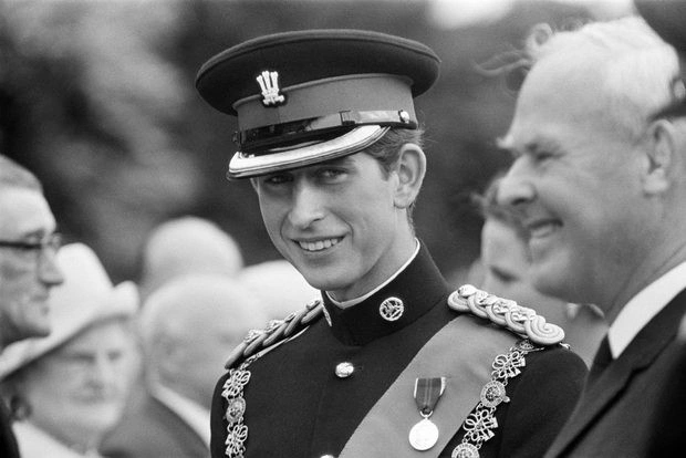 Vua Charles III: Tuổi thơ bị bắt nạt đến ồn ào ngoại tình khiến công nương Diana đau khổ qua đời? - Hình 4