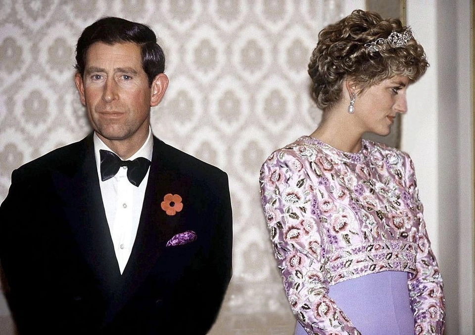 Vua Charles III: Tuổi thơ bị bắt nạt đến ồn ào ngoại tình khiến công nương Diana đau khổ qua đời? - Hình 8