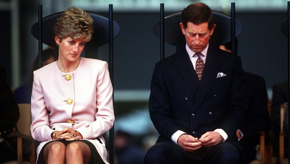 Vua Charles III: Tuổi thơ bị bắt nạt đến ồn ào ngoại tình khiến công nương Diana đau khổ qua đời? - Hình 7