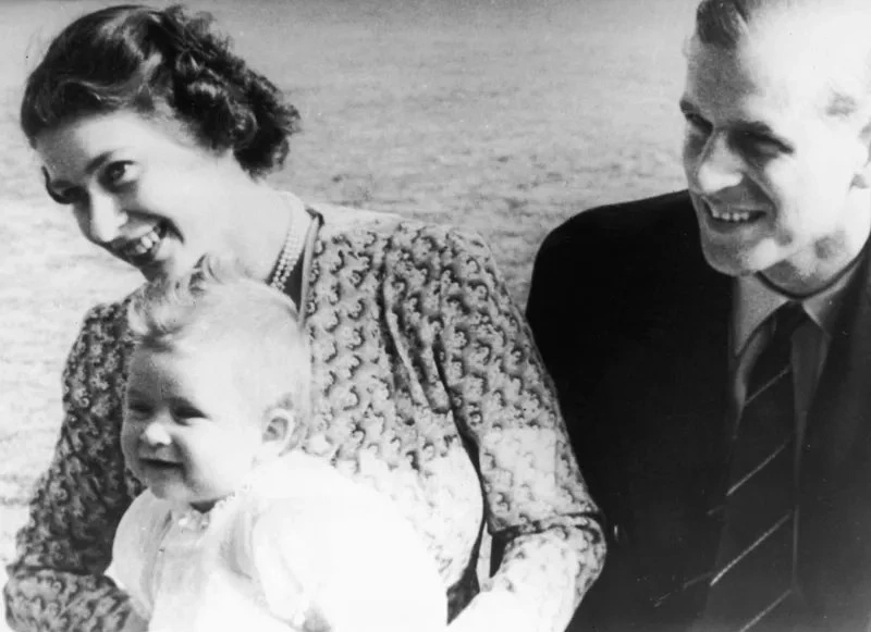 Vua Charles III: Tuổi thơ bị bắt nạt đến ồn ào ngoại tình khiến công nương Diana đau khổ qua đời? - Hình 1