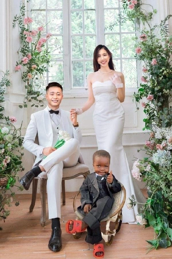 Thùy Tiên diện váy cưới, khoe vẻ đẹp quyến rũ, dân mạng xuýt xoa: Vợ Quang Linh đẹp quá - Hình 7