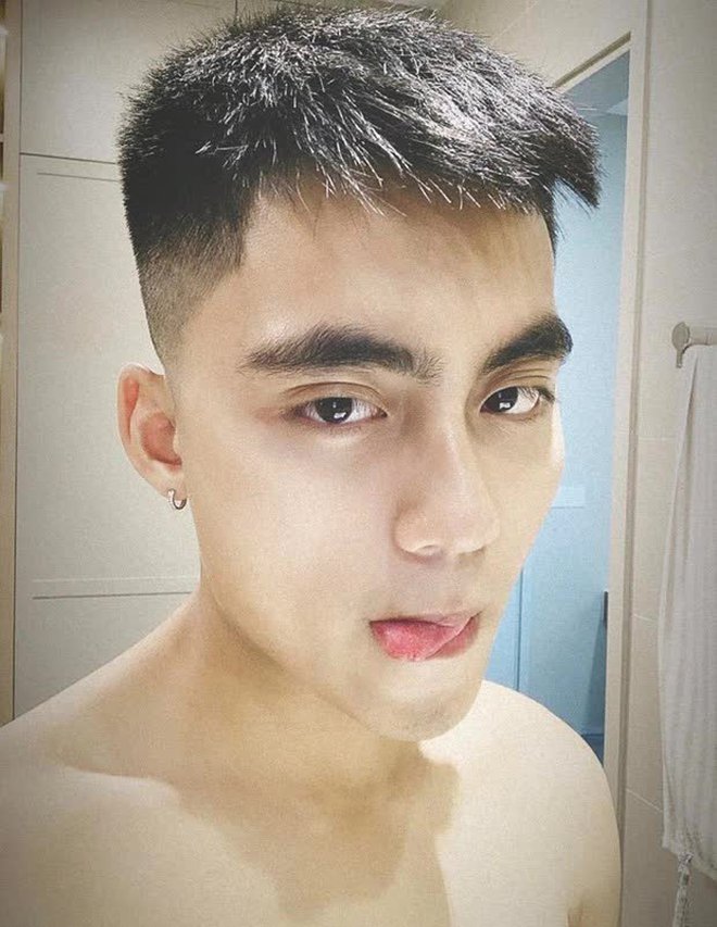 Trấn Thành bị lộ khoảnh khắc ôm chặt MONO trong hậu trường, thì thầm to nhỏ khiến fan chấn động - Hình 13