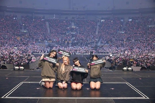 Jisoo được cầu hôn giữa lúc có nguy cơ nhập viện, BLACKPINK sẽ không tái ký hợp đồng với YG? - Hình 2