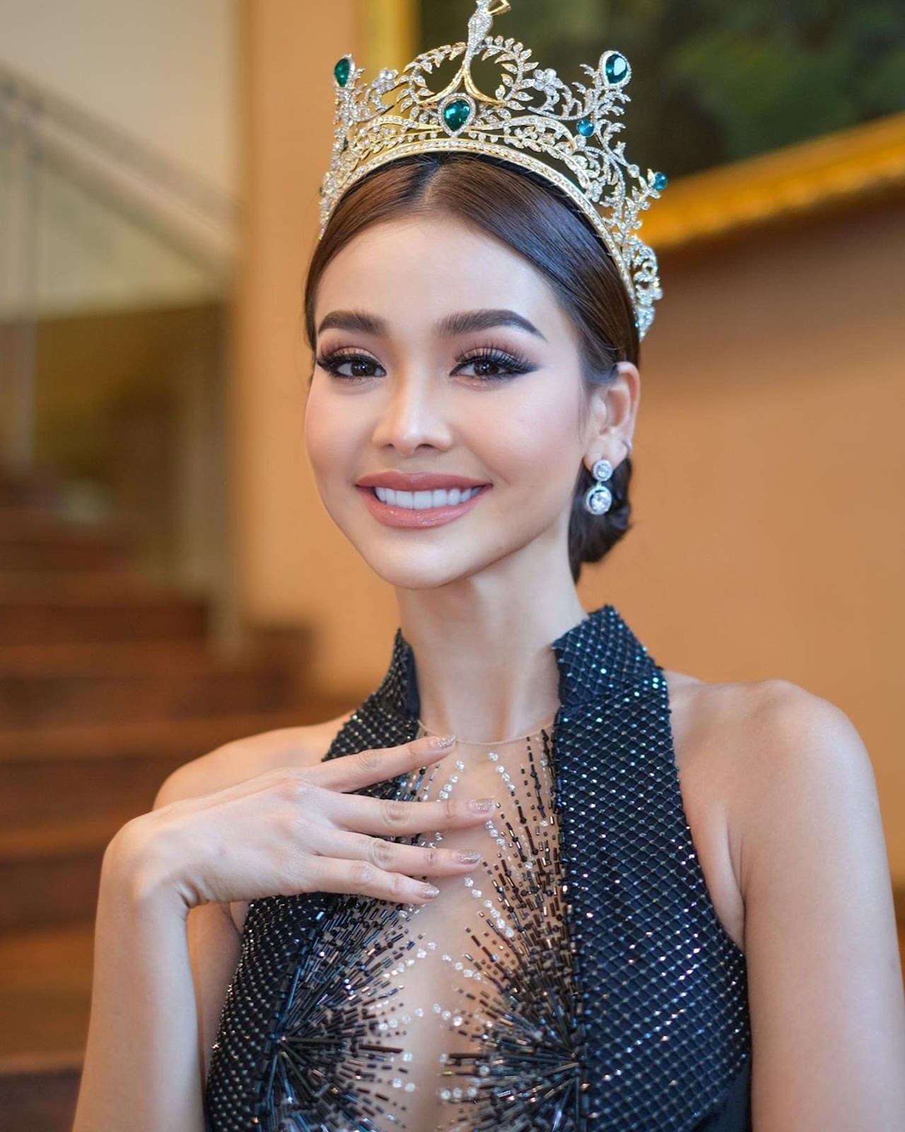 Mr.Nawat đòi 'vỗ mặt' Miss Grand Lào vì dám đụng đến 'con cưng', Engfa bị lộ làm 1 việc chấn động - Hình 1