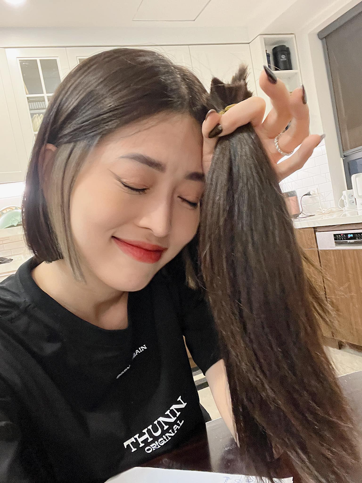 Phương Nga bất ngờ xuống tóc sau gần 1 tháng kết hôn, được khen ngợi vì tấm lòng nhân hậu - Hình 2