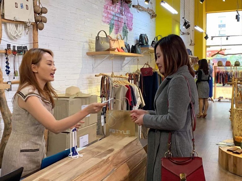 'Cô Minh Hiếu' đăng quang Mrs Grand International 2022: Việt Nam vỡ òa vì ẵm vương miện - Hình 12
