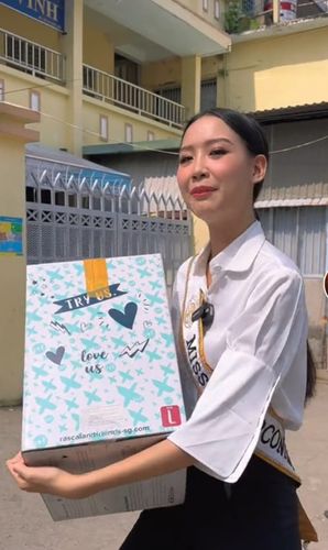 Hoa hậu Bảo Ngọc homecoming: Đội vương miện 8 tỷ, làm náo loạn chợ nổi Cái Răng Cần Thơ - Hình 10