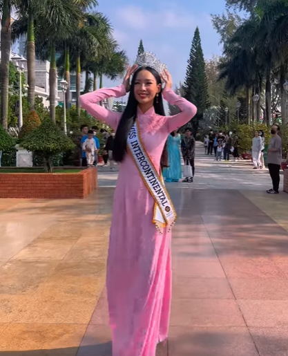 Hoa hậu Bảo Ngọc homecoming: Đội vương miện 8 tỷ, làm náo loạn chợ nổi Cái Răng Cần Thơ - Hình 7