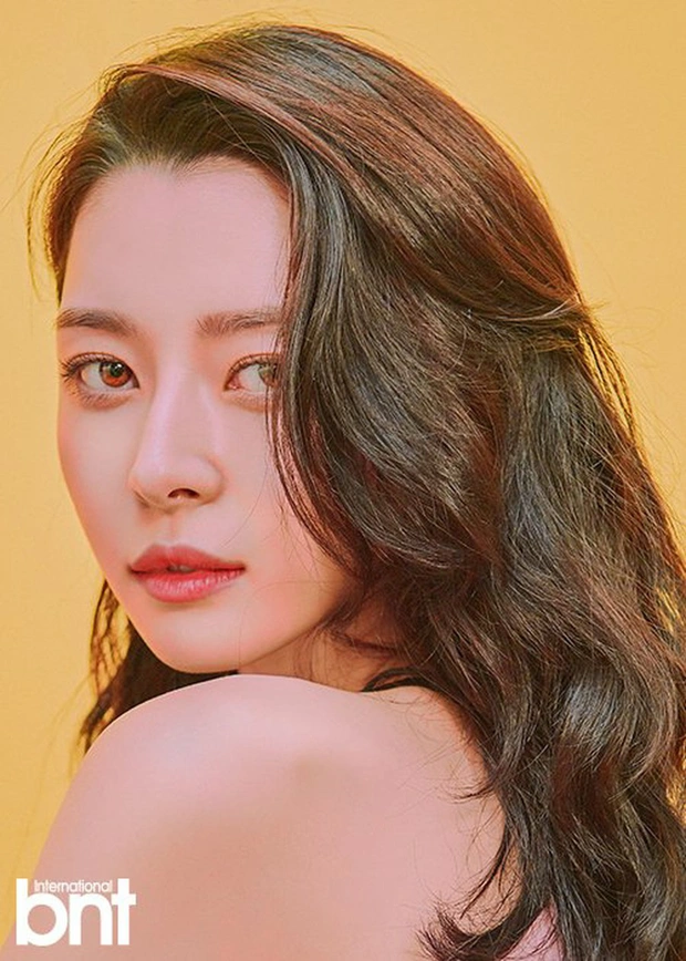 Kwon Nara: Mỹ nhân được Lee Jong Suk miệt mài theo đuổi, quá khứ dao kéo, bị đe dọa, bắt cóc - Hình 3