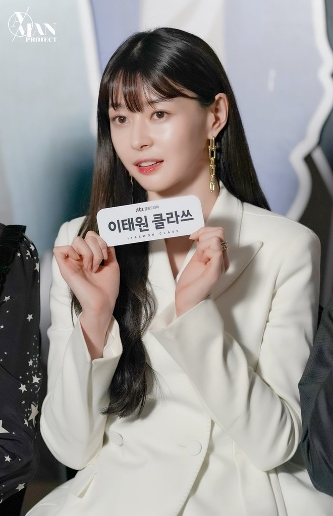 Kwon Nara: Mỹ nhân được Lee Jong Suk miệt mài theo đuổi, quá khứ dao kéo, bị đe dọa, bắt cóc - Hình 6