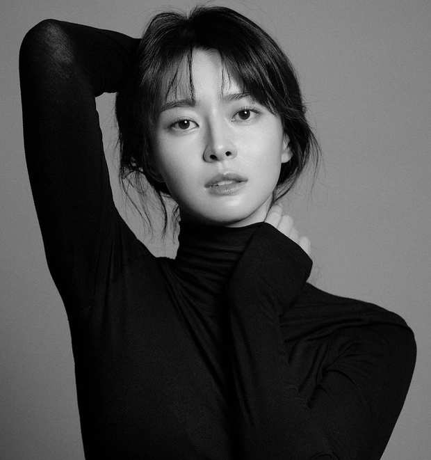 Kwon Nara: Mỹ nhân được Lee Jong Suk miệt mài theo đuổi, quá khứ dao kéo, bị đe dọa, bắt cóc - Hình 2