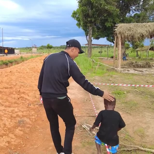 Quang Linh Vlog khoe niềm vui lớn với fan sau khi được Thùy Tiên mở lòng - Hình 8