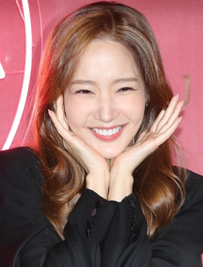 Park Min Young lộ diện sau ồn ào tình ái với đại gia tiền ảo, hành động gây chú ý tại sự kiện - Hình 5