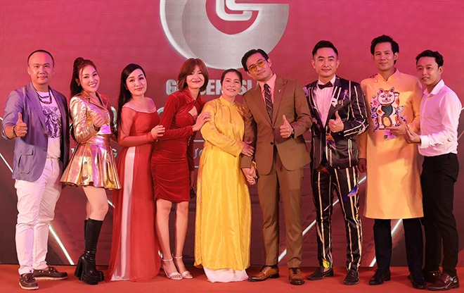 Quý Bình hiếm hoi xuất hiện cùng bà xã doanh nhân 7X: Ngoại hình chênh lệch thấy rõ - Hình 3