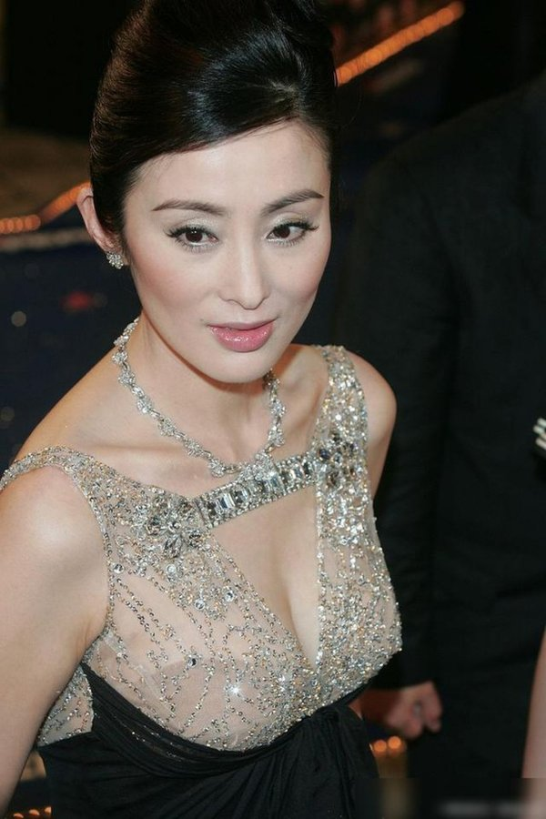 Minh tinh Trương Mẫn: Tình duyên lận đận với mác tiểu tam, hạnh phúc bên bạn trai kém 10 tuổi - Hình 14