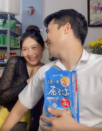 Bà xã Tô Đình Khánh bật khóc nức nở trên livestream, chàng không chân liền lên tiếng bảo vệ vợ bầu - Hình 1