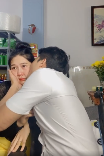 Bà xã Tô Đình Khánh bật khóc nức nở trên livestream, chàng không chân liền lên tiếng bảo vệ vợ bầu - Hình 3