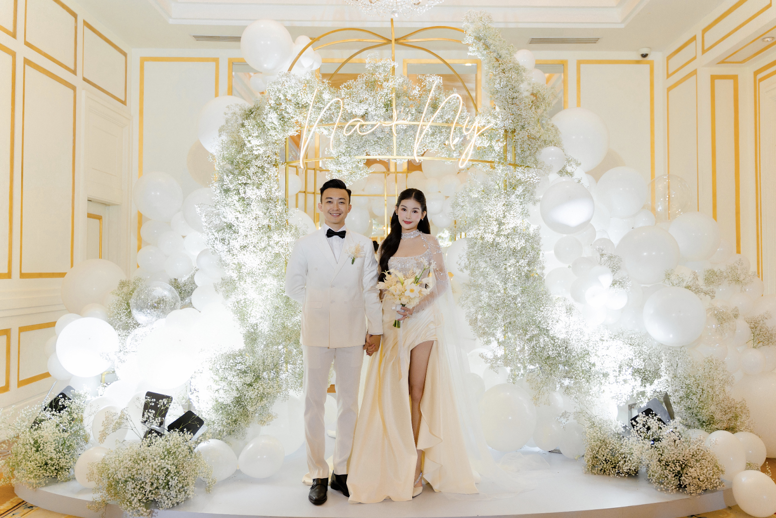 Lê Âu Ngân Anh bật khóc, dành lời ngôn tình với ông xã BTV trong hôn lễ như mơ - Hình 2